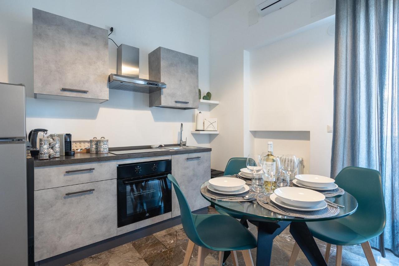 Annamaria - Central Station Charming Accommodation Bari Buitenkant foto