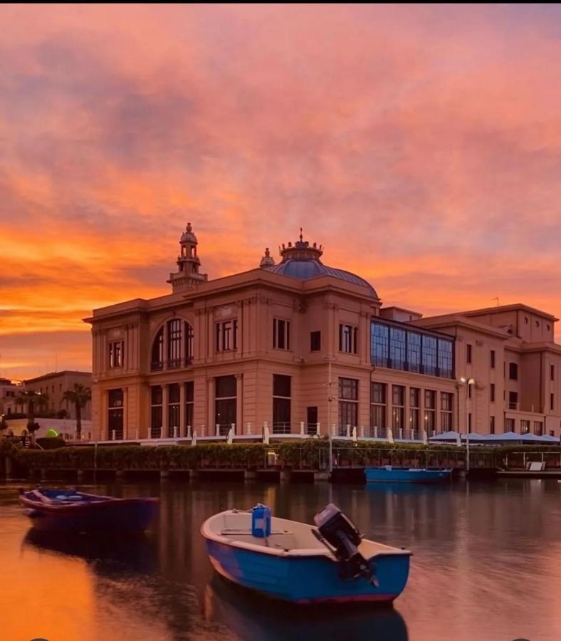 Annamaria - Central Station Charming Accommodation Bari Buitenkant foto